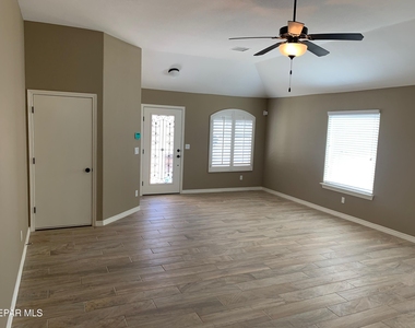 13668 Garforth Avenue - Photo Thumbnail 2
