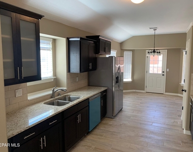 13668 Garforth Avenue - Photo Thumbnail 11