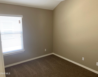 13668 Garforth Avenue - Photo Thumbnail 10