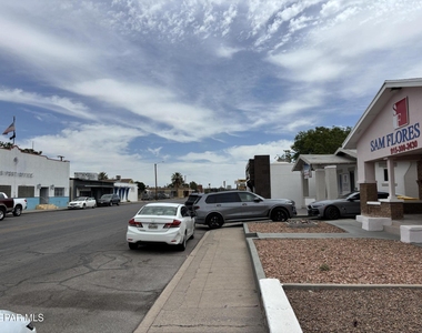 3004 Yandell Drive - Photo Thumbnail 4