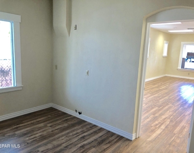 3004 Yandell Drive - Photo Thumbnail 7