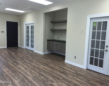 3004 Yandell Drive - Photo Thumbnail 8
