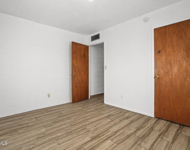 4006 Laredo Avenue - Photo Thumbnail 3