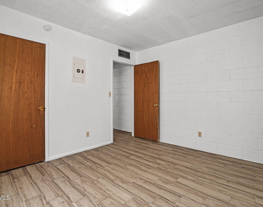 4006 Laredo Avenue - Photo Thumbnail 6