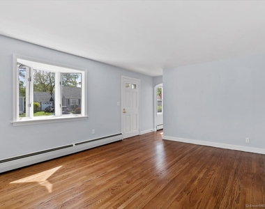 119 Sunnyside Court - Photo Thumbnail 2