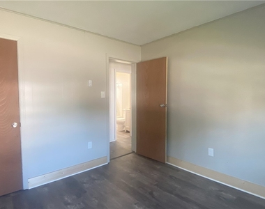 201 Irving Ave. - Photo Thumbnail 12
