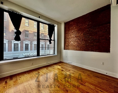 Willoughby Street - Photo Thumbnail 2