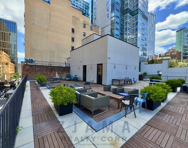 Willoughby Street - Photo Thumbnail 10