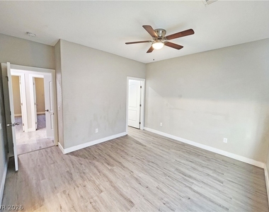 1121 Sixshooter Avenue - Photo Thumbnail 20