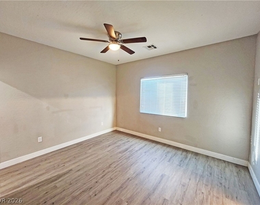 1121 Sixshooter Avenue - Photo Thumbnail 19