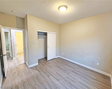 1121 Sixshooter Avenue - Photo Thumbnail 11