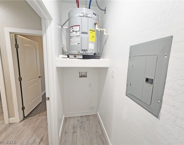 1121 Sixshooter Avenue - Photo Thumbnail 15