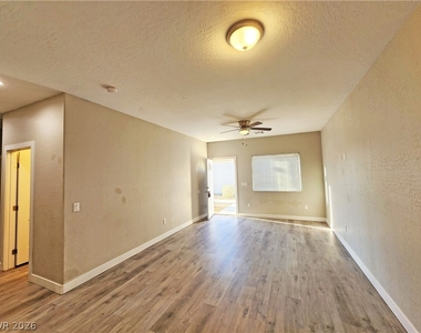 1121 Sixshooter Avenue - Photo Thumbnail 4