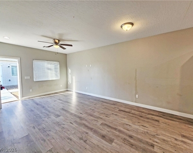 1121 Sixshooter Avenue - Photo Thumbnail 5