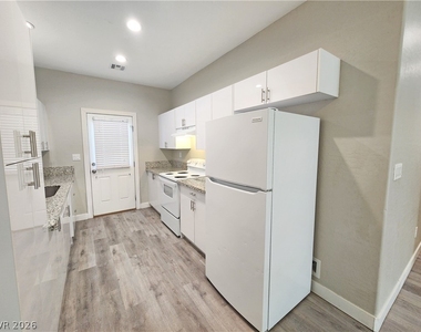 1121 Sixshooter Avenue - Photo Thumbnail 6