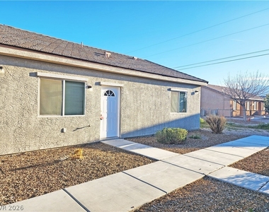 1121 Sixshooter Avenue - Photo Thumbnail 2