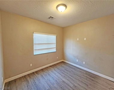 1121 Sixshooter Avenue - Photo Thumbnail 13