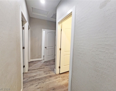 1121 Sixshooter Avenue - Photo Thumbnail 8