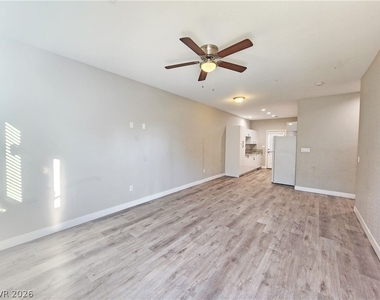 1121 Sixshooter Avenue - Photo Thumbnail 3