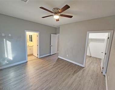 1121 Sixshooter Avenue - Photo Thumbnail 21
