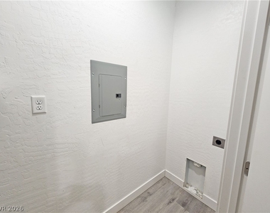 1121 Sixshooter Avenue - Photo Thumbnail 14
