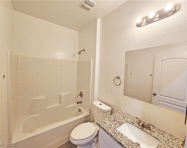 1121 Sixshooter Avenue - Photo Thumbnail 9