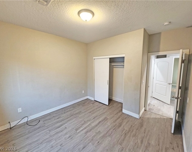1121 Sixshooter Avenue - Photo Thumbnail 18