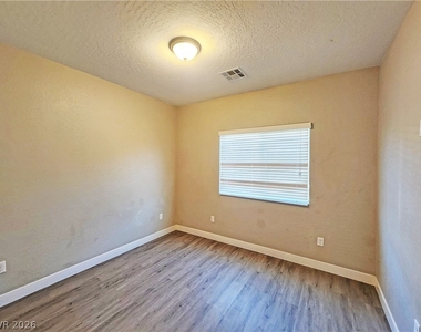 1121 Sixshooter Avenue - Photo Thumbnail 10