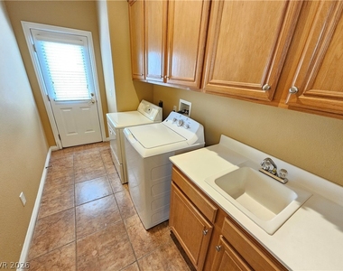 7815 Galloping Hills Street - Photo Thumbnail 12