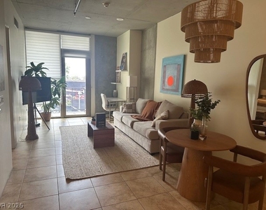 353 E Bonneville Avenue - Photo Thumbnail 4