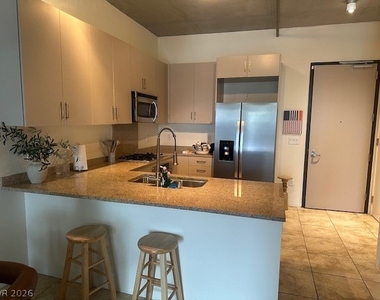 353 E Bonneville Avenue - Photo Thumbnail 1