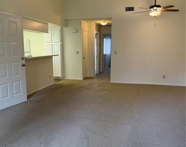 930 N Sloan Lane - Photo Thumbnail 10