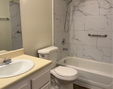 930 N Sloan Lane - Photo Thumbnail 13