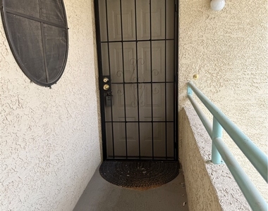 930 N Sloan Lane - Photo Thumbnail 1