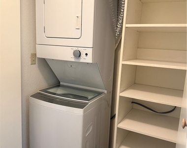 930 N Sloan Lane - Photo Thumbnail 16