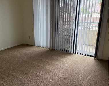 930 N Sloan Lane - Photo Thumbnail 11