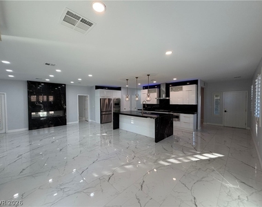 5501 Alden Bend Drive - Photo Thumbnail 3
