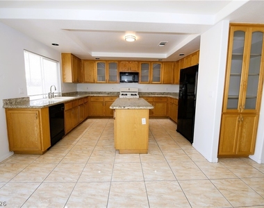 554 Campus Oaks Court - Photo Thumbnail 6