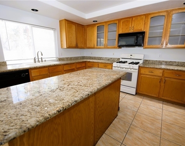 554 Campus Oaks Court - Photo Thumbnail 8