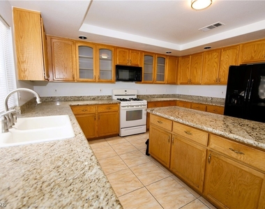 554 Campus Oaks Court - Photo Thumbnail 7