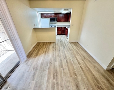 5422 River Glen Drive - Photo Thumbnail 4