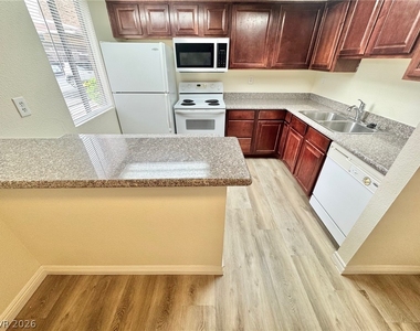 5422 River Glen Drive - Photo Thumbnail 1