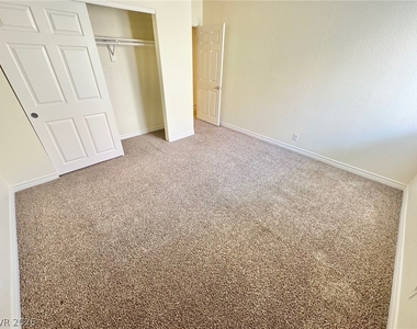 5422 River Glen Drive - Photo Thumbnail 10