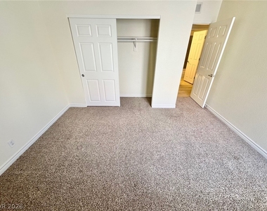5422 River Glen Drive - Photo Thumbnail 9