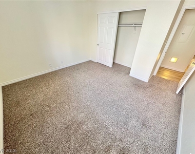 5422 River Glen Drive - Photo Thumbnail 8