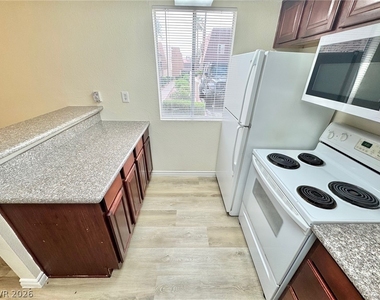 5422 River Glen Drive - Photo Thumbnail 2