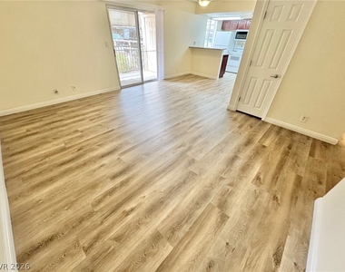 5422 River Glen Drive - Photo Thumbnail 3
