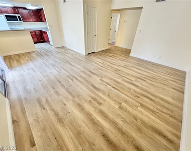 5422 River Glen Drive - Photo Thumbnail 6