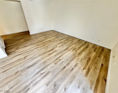 5422 River Glen Drive - Photo Thumbnail 5