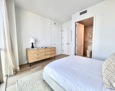 395 Carroll Street - Photo Thumbnail 6